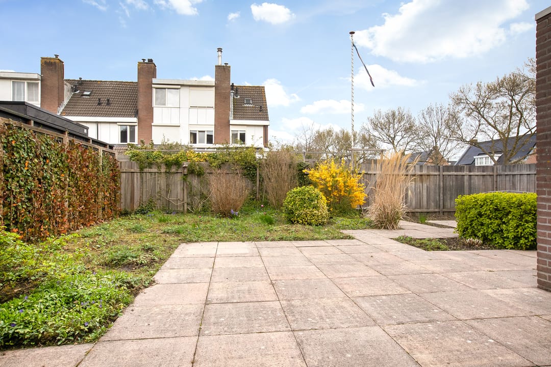 Spacious semi-detached family home with double garage in child-friendly Welgelegen district — 31