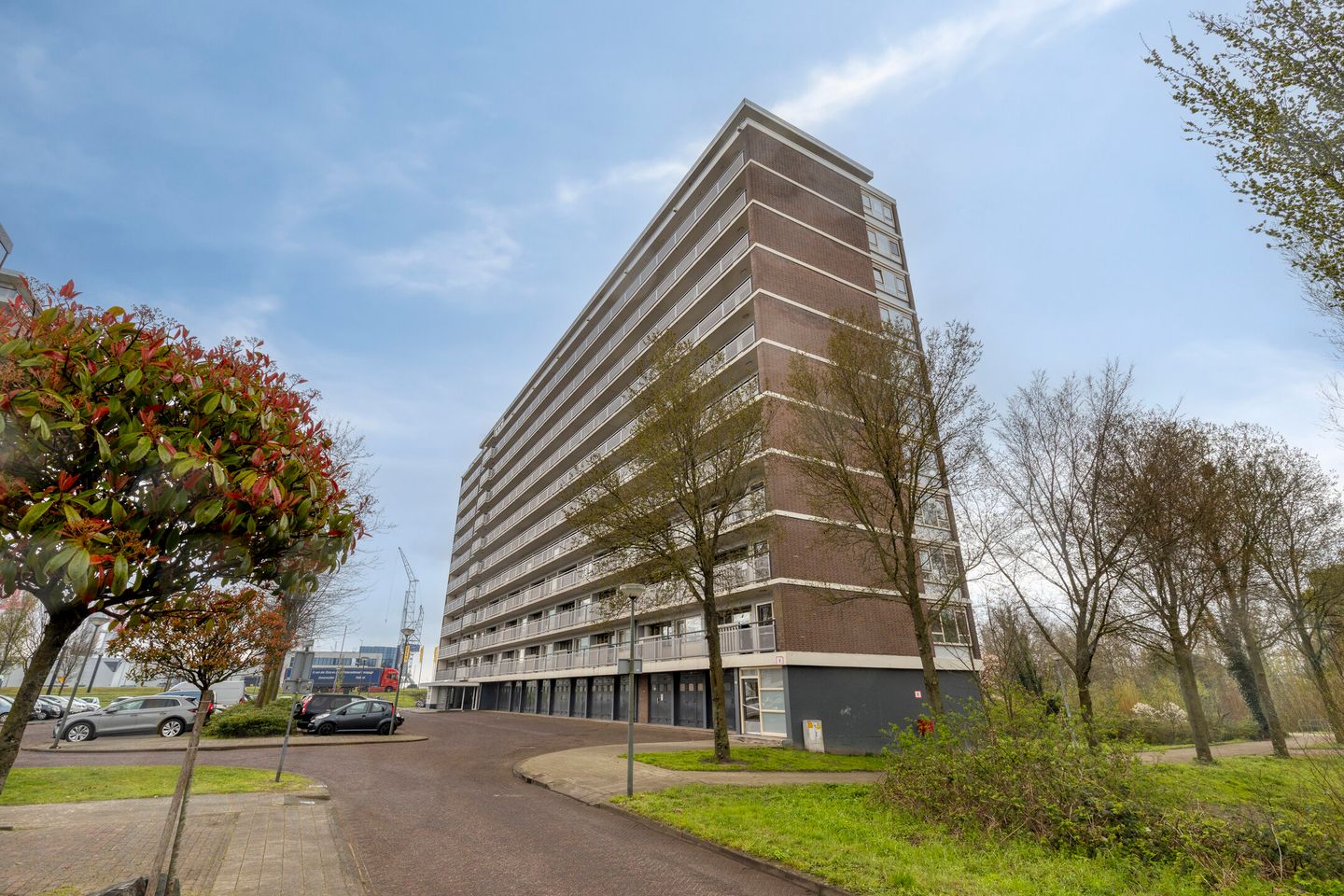 Spacious 3-room apartment with sunny southwest balcony on the 7th floor — 19