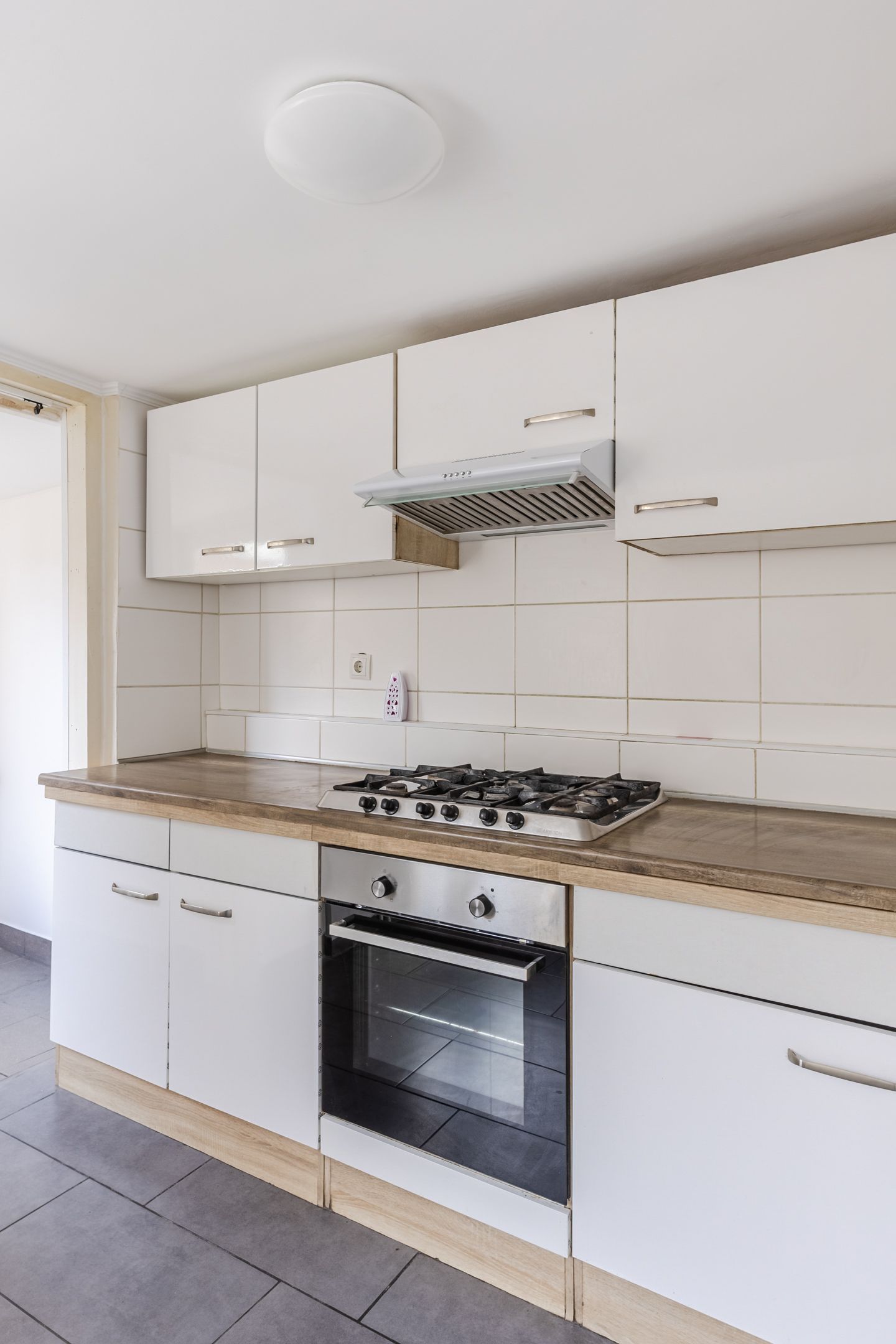 Spacious corner home with new foundation and five bedrooms in Rosmolenbuurt — 14