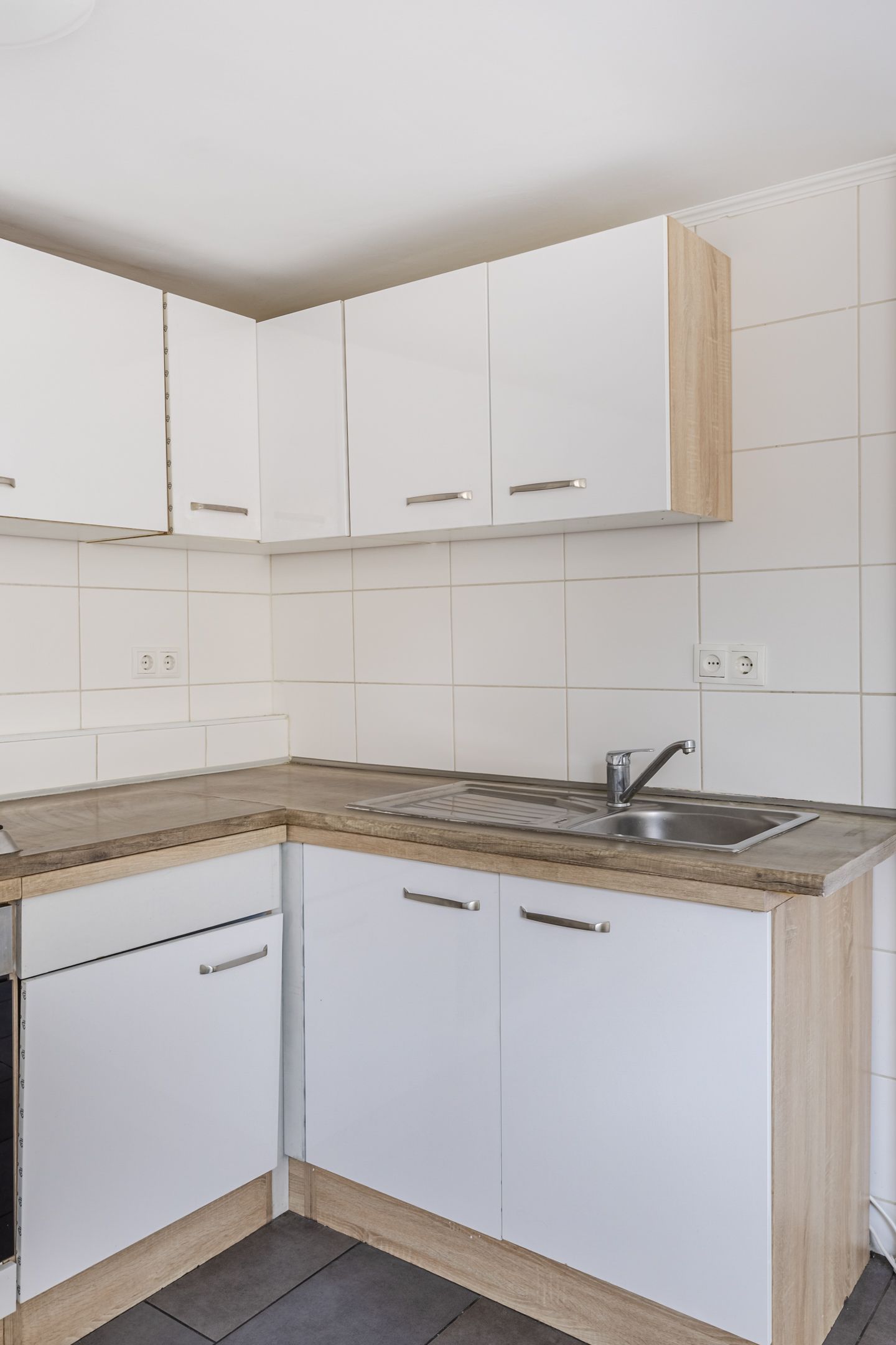 Spacious corner home with new foundation and five bedrooms in Rosmolenbuurt — 15