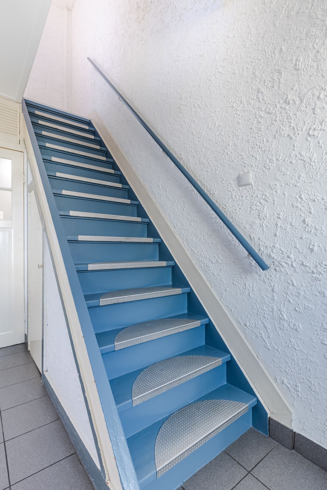 Spacious corner home with new foundation and five bedrooms in Rosmolenbuurt — 17
