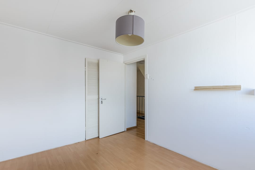 Spacious corner home with new foundation and five bedrooms in Rosmolenbuurt — 22