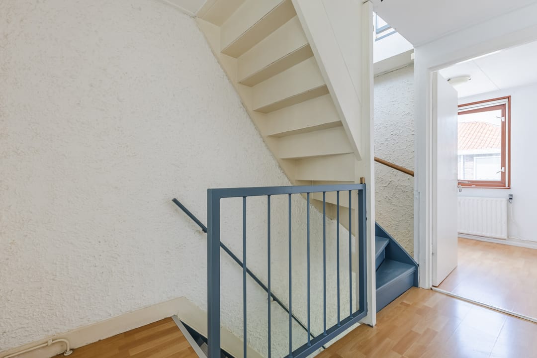 Spacious corner home with new foundation and five bedrooms in Rosmolenbuurt — 26