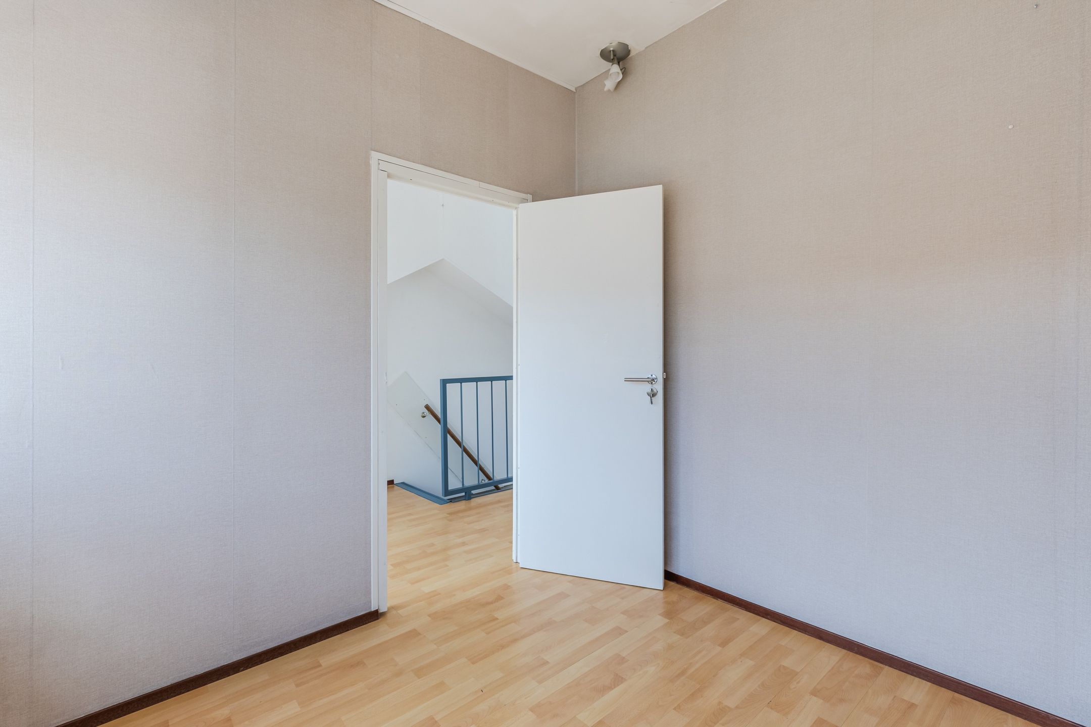 Spacious corner home with new foundation and five bedrooms in Rosmolenbuurt — 27