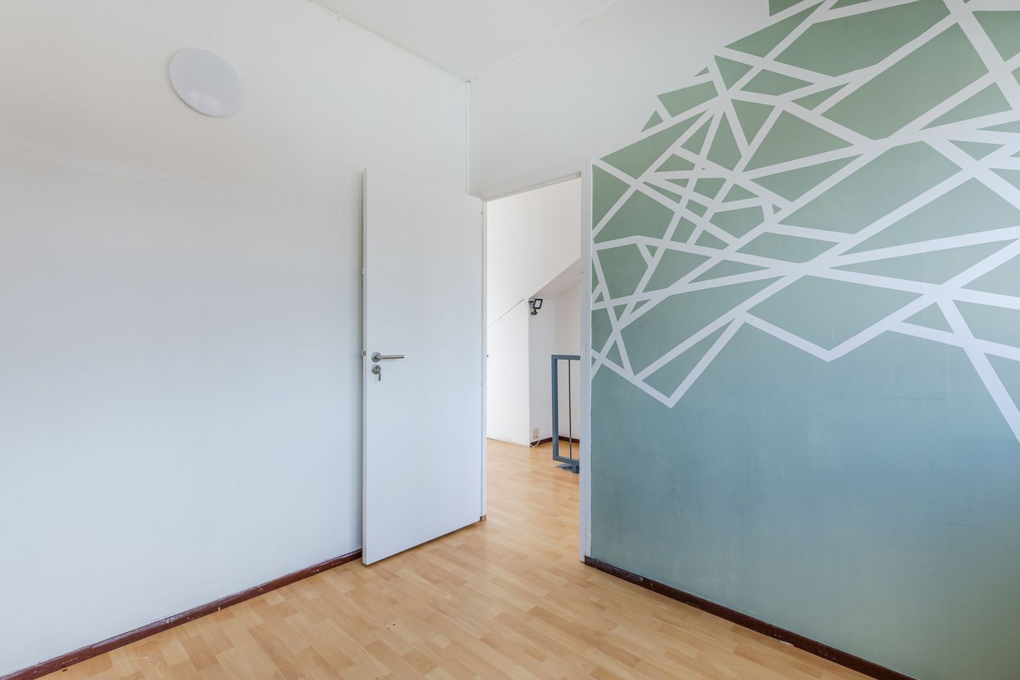 Spacious corner home with new foundation and five bedrooms in Rosmolenbuurt — 29