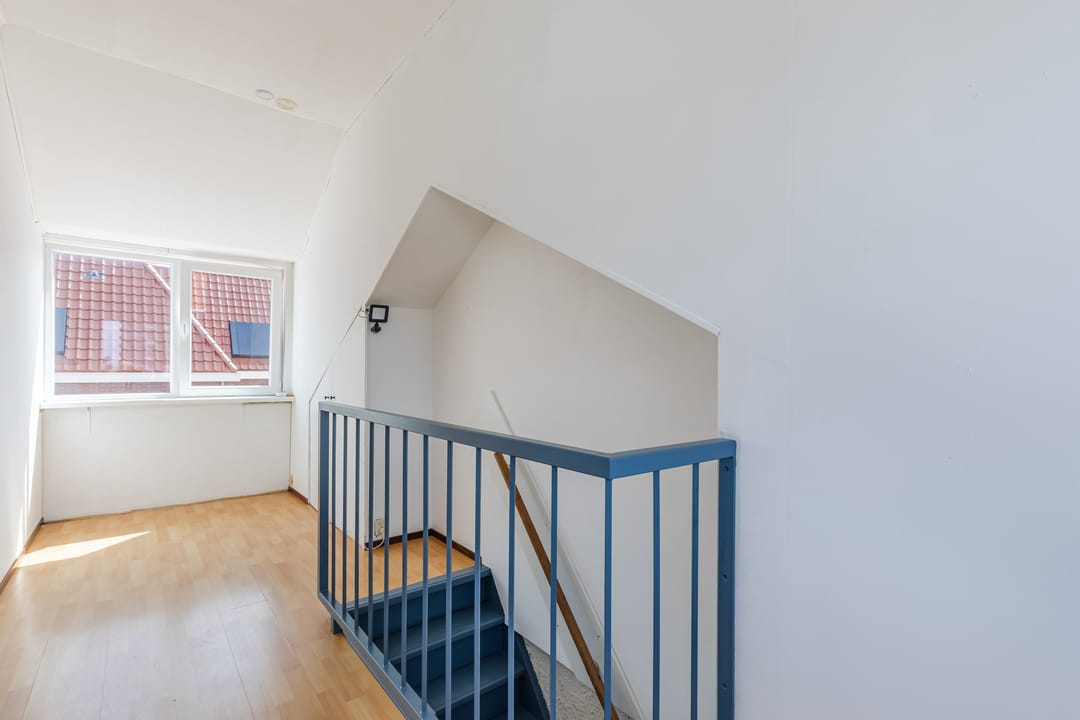 Spacious corner home with new foundation and five bedrooms in Rosmolenbuurt — 31