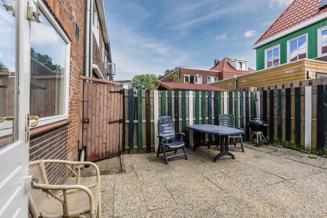 Spacious corner home with new foundation and five bedrooms in Rosmolenbuurt — 32