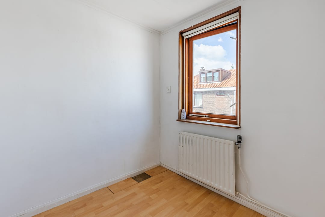 Spacious corner home with new foundation and five bedrooms in Rosmolenbuurt — 23