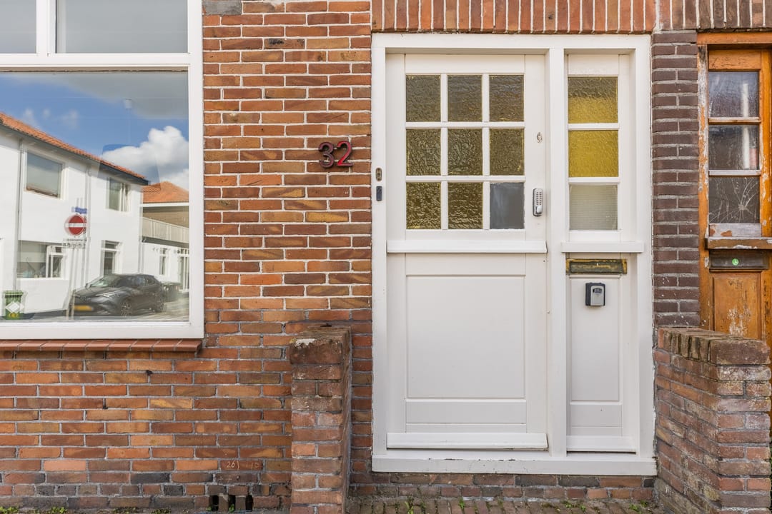 Spacious corner home with new foundation and five bedrooms in Rosmolenbuurt — 7