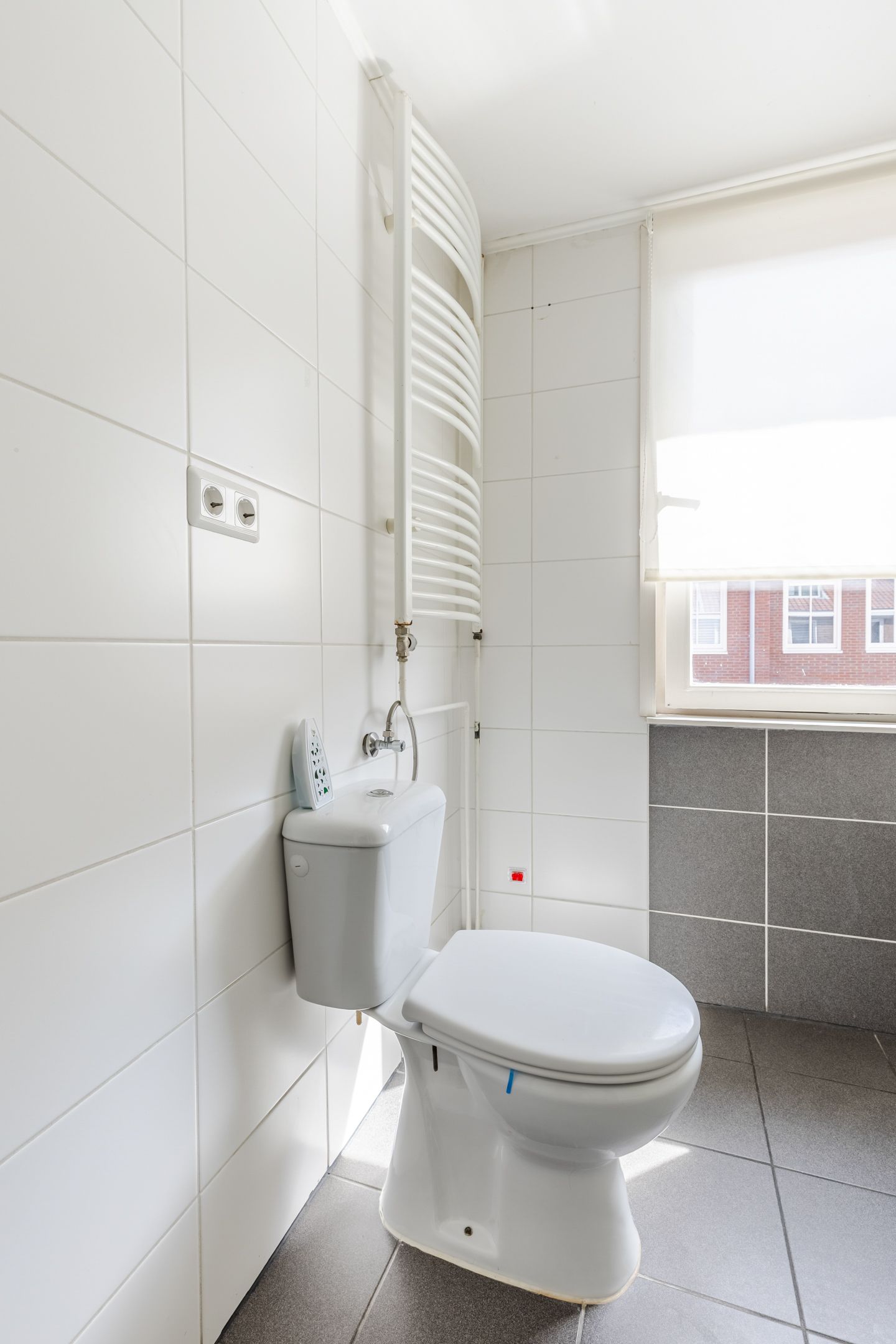 Spacious corner home with new foundation and five bedrooms in Rosmolenbuurt — 25