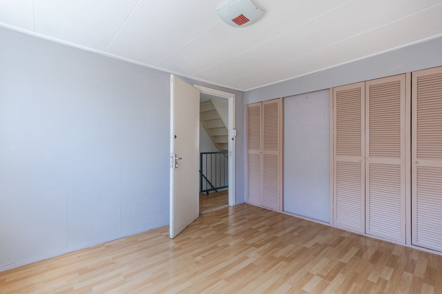 Spacious corner home with new foundation and five bedrooms in Rosmolenbuurt — 20
