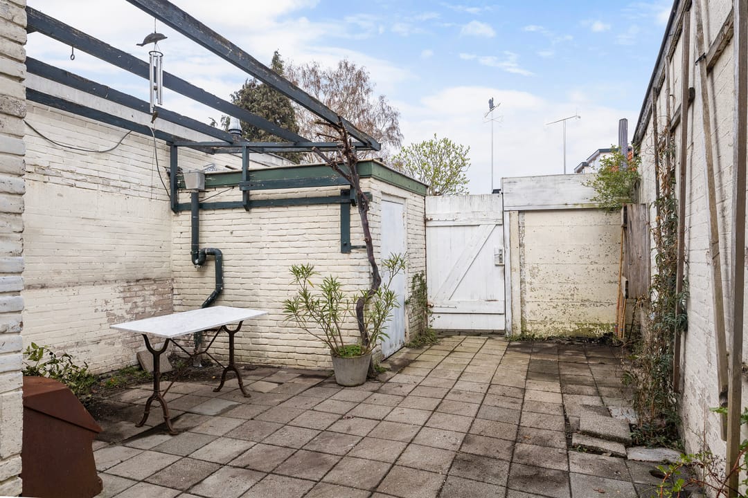 Pre-War Terraced House with Potential in Zeist — 13