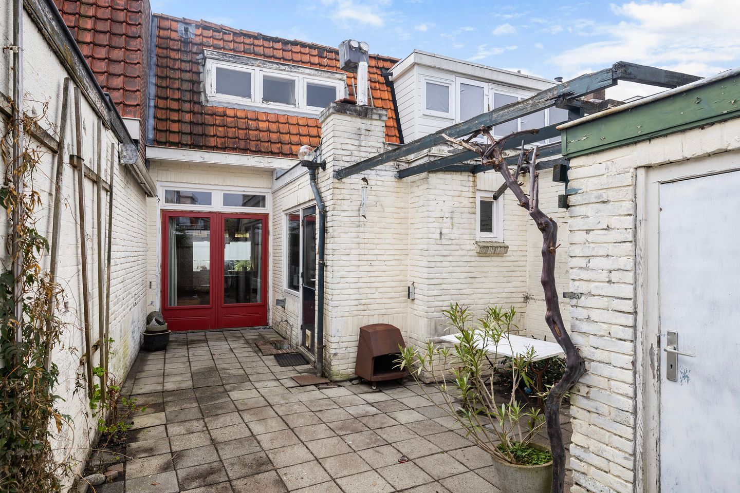 Pre-War Terraced House with Potential in Zeist — 14