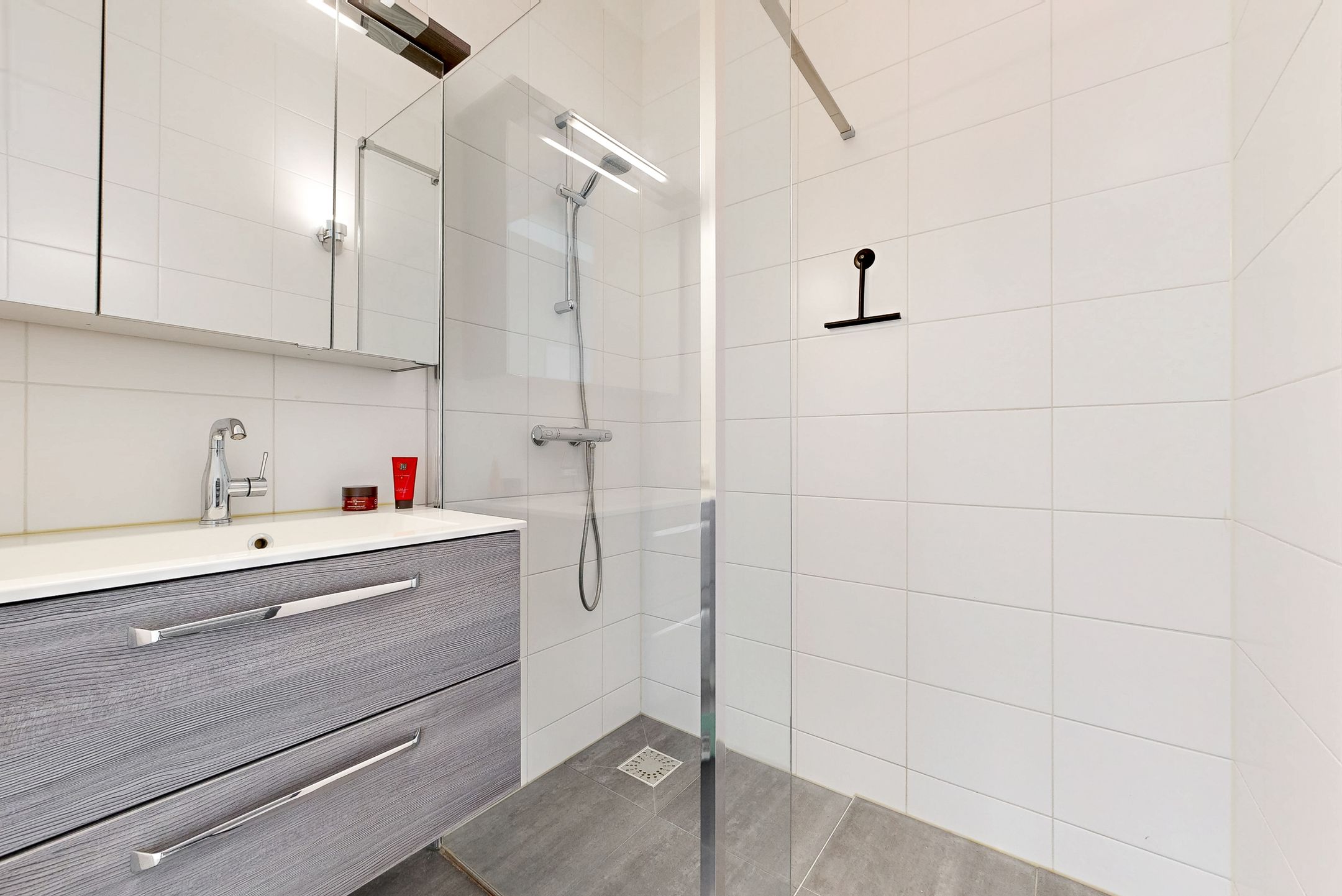 Bright Corner Apartment with South-Facing Balcony Near City Center — 12