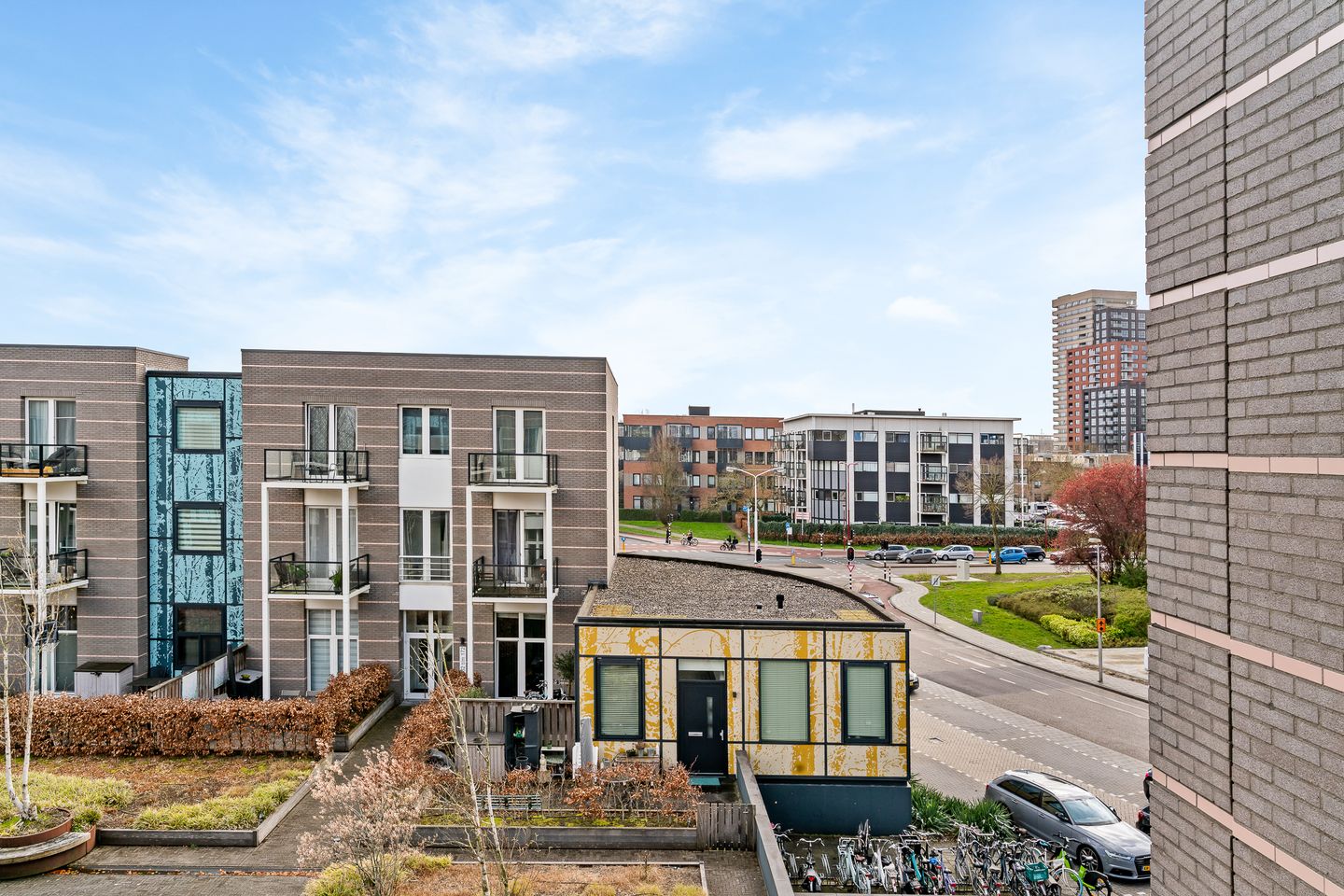 Bright Corner Apartment with South-Facing Balcony Near City Center — 20