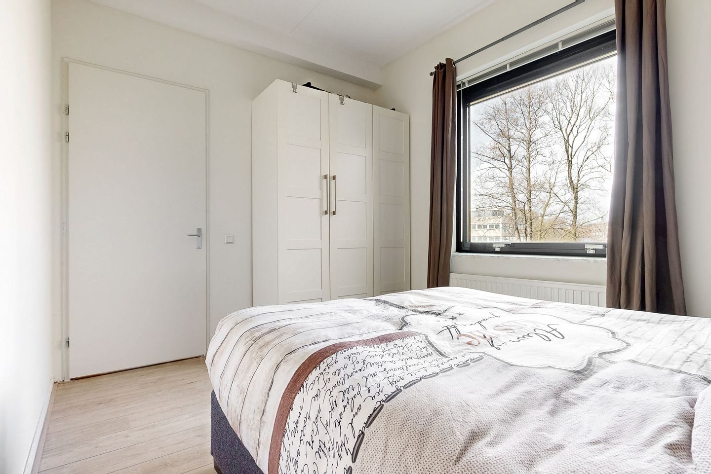 Bright Corner Apartment with South-Facing Balcony Near City Center — 14