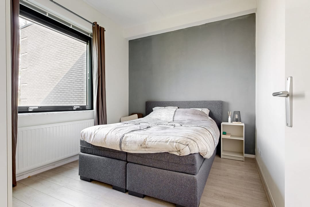 Bright Corner Apartment with South-Facing Balcony Near City Center — 13
