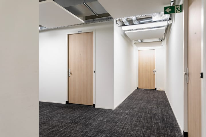 Photo 4 of Van Vollenhovenstraat 3-128