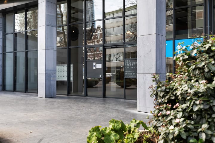 Photo 2 of Van Vollenhovenstraat 3-128