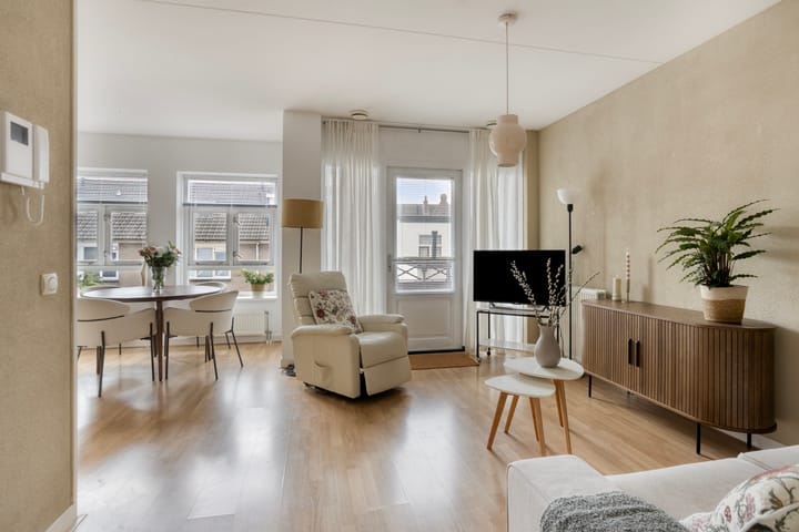 Photo 2 of Julianaplein 19