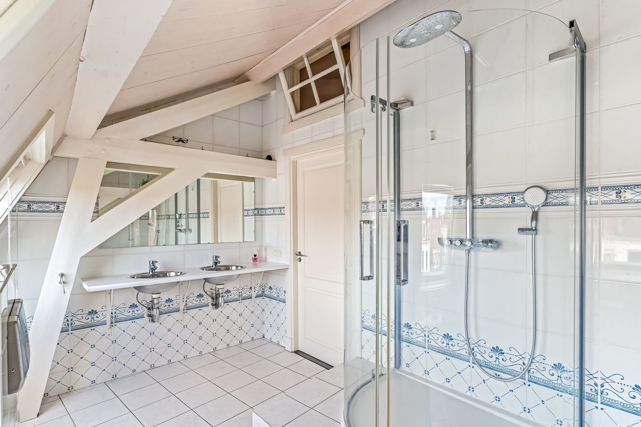 Foto 45 van Muurhuizen 181-A