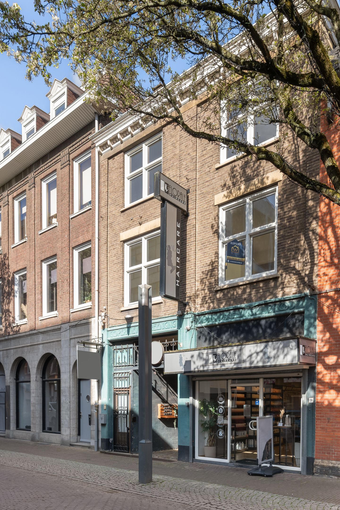 Bekijk foto 2 van Dautzenbergstraat 28