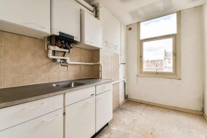 Photo 2 of Van Oldenbarneveldtstraat 64-3