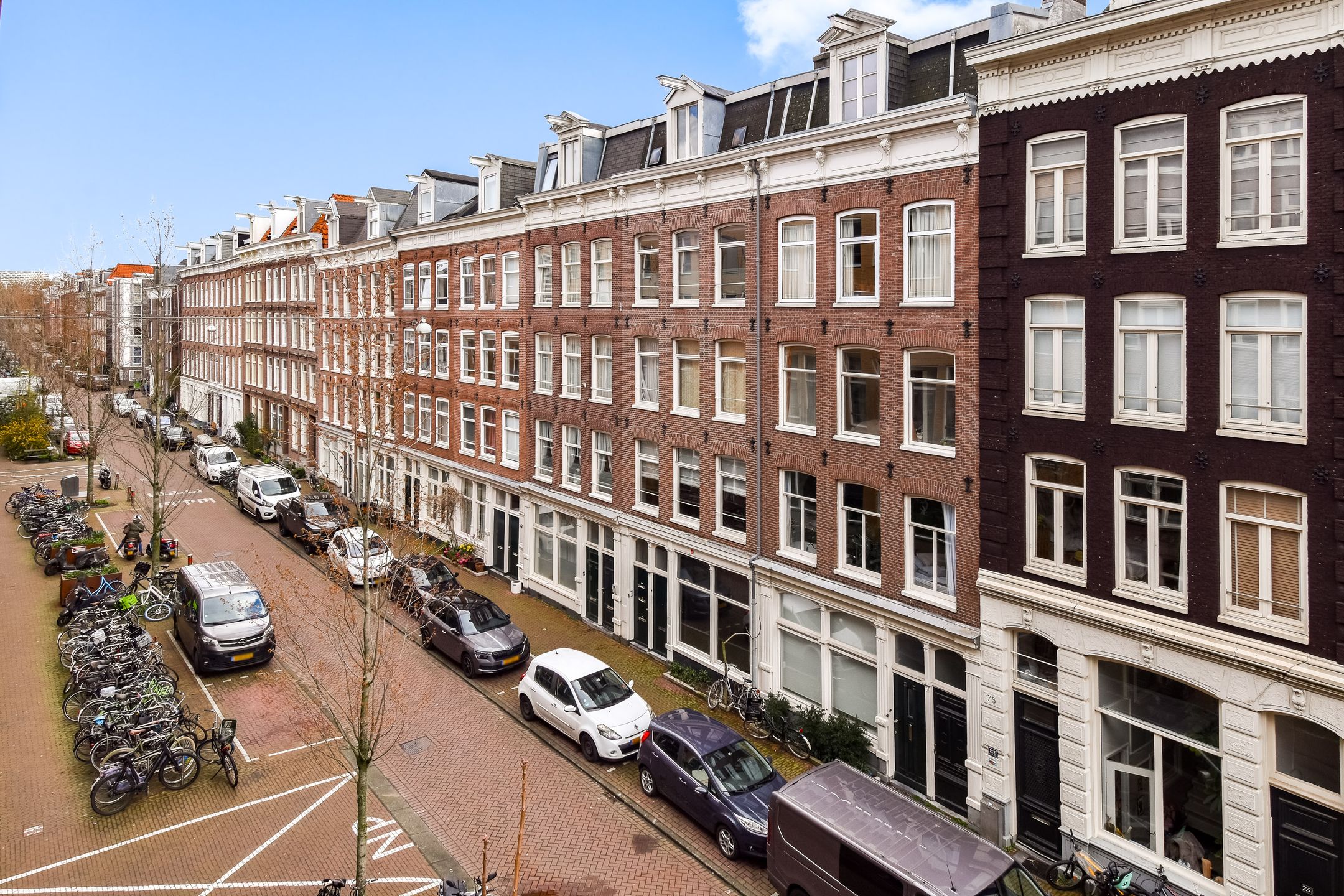 Photo 12 of Van Oldenbarneveldtstraat 64-3