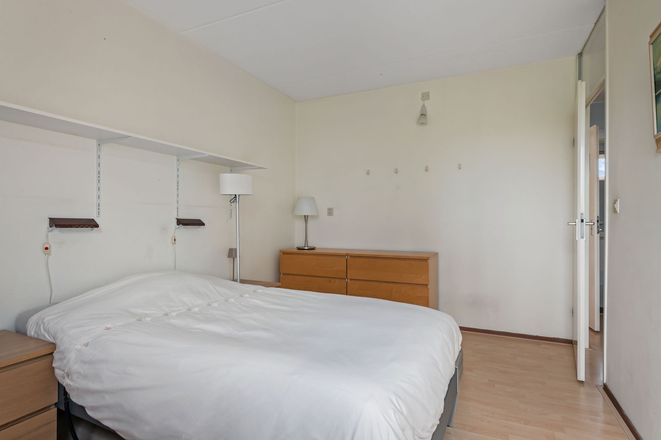 Ruime eengezinswoning met vijf slaapkamers en zonnige tuin in Hoofddorp — 18
