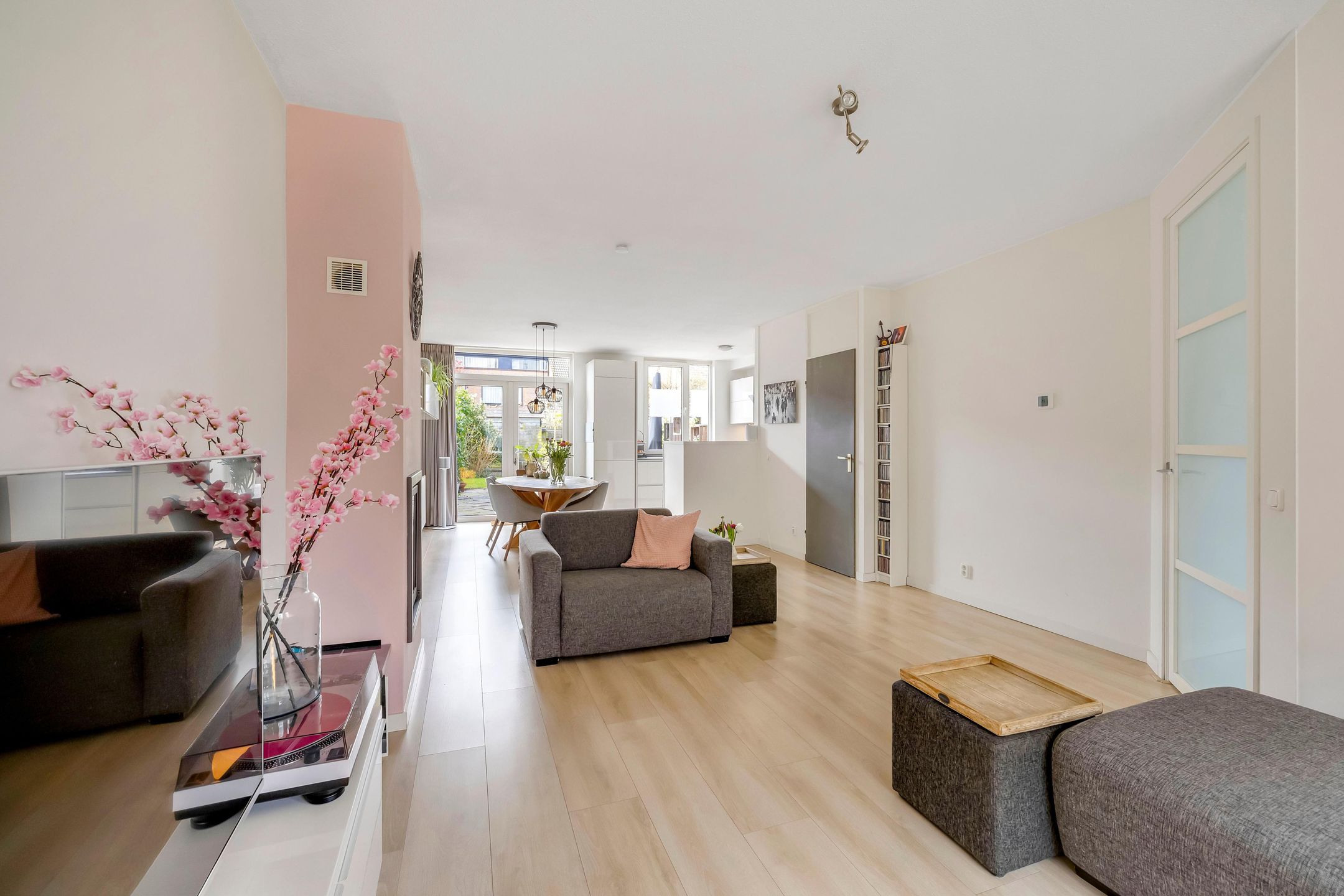 Renovated Terraced House with Deep Garden Near Haringvliet — 15
