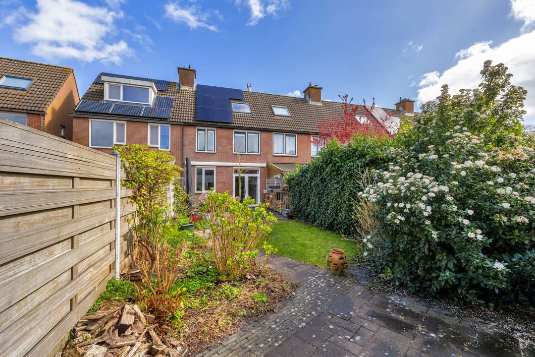 Renovated Terraced House with Deep Garden Near Haringvliet — 23
