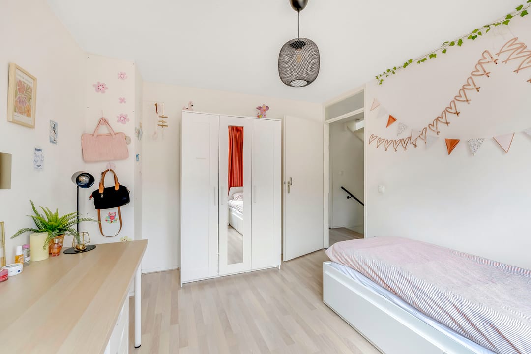 Renovated Terraced House with Deep Garden Near Haringvliet — 32