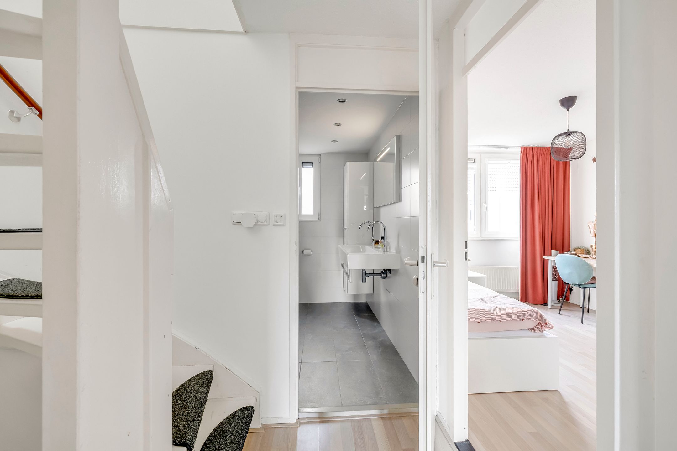 Renovated Terraced House with Deep Garden Near Haringvliet — 30