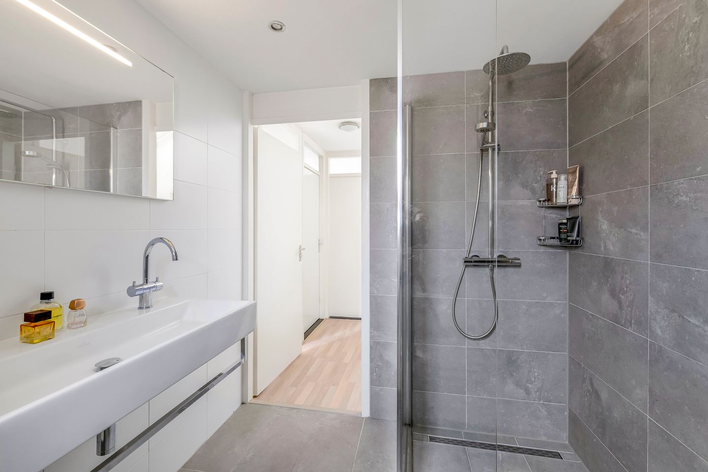 Renovated Terraced House with Deep Garden Near Haringvliet — 34
