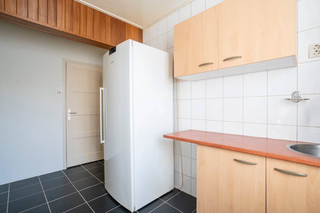 Characteristic semi-detached home with spacious garden and open dike views — 13