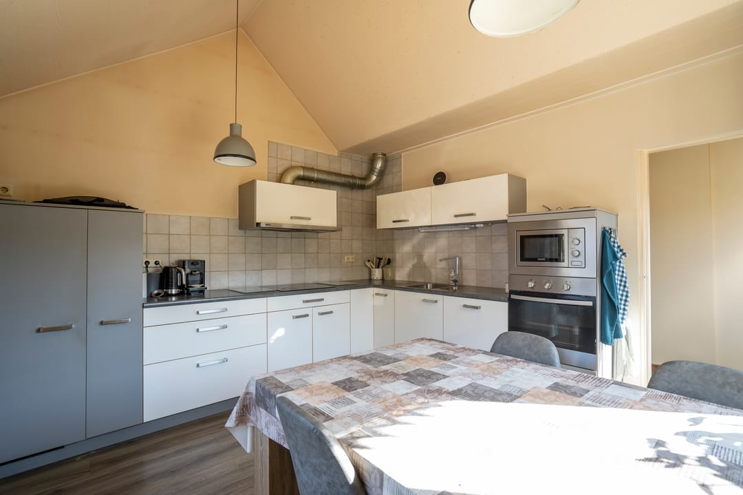 Characteristic semi-detached home with spacious garden and open dike views — 17