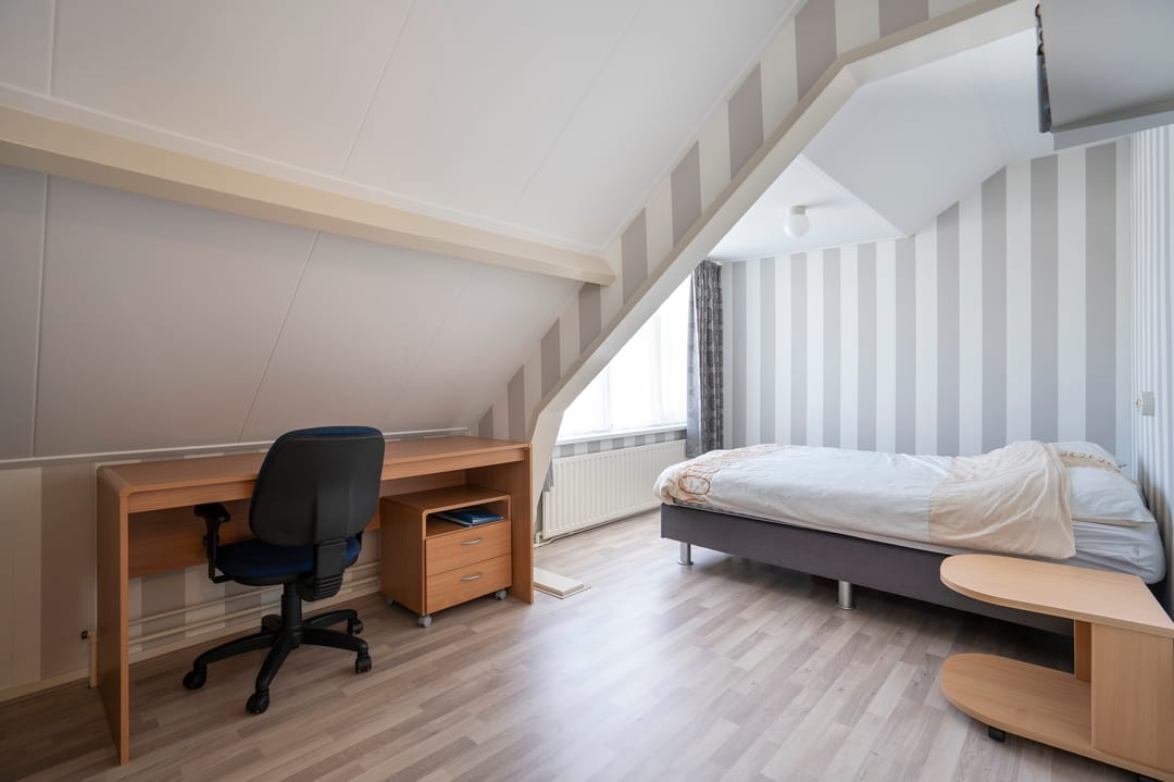 Characteristic semi-detached home with spacious garden and open dike views — 22