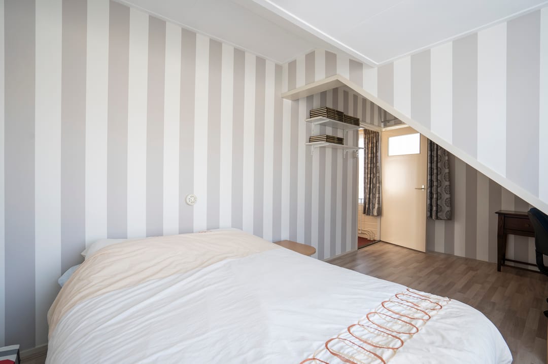 Characteristic semi-detached home with spacious garden and open dike views — 23