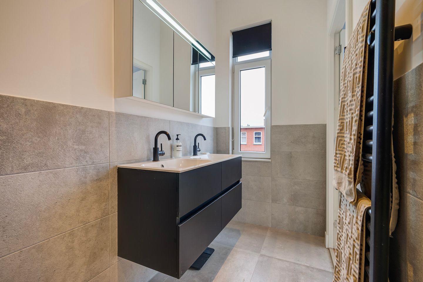 Spacious Corner Double-Top Apartment in Vruchtenbuurt — 14