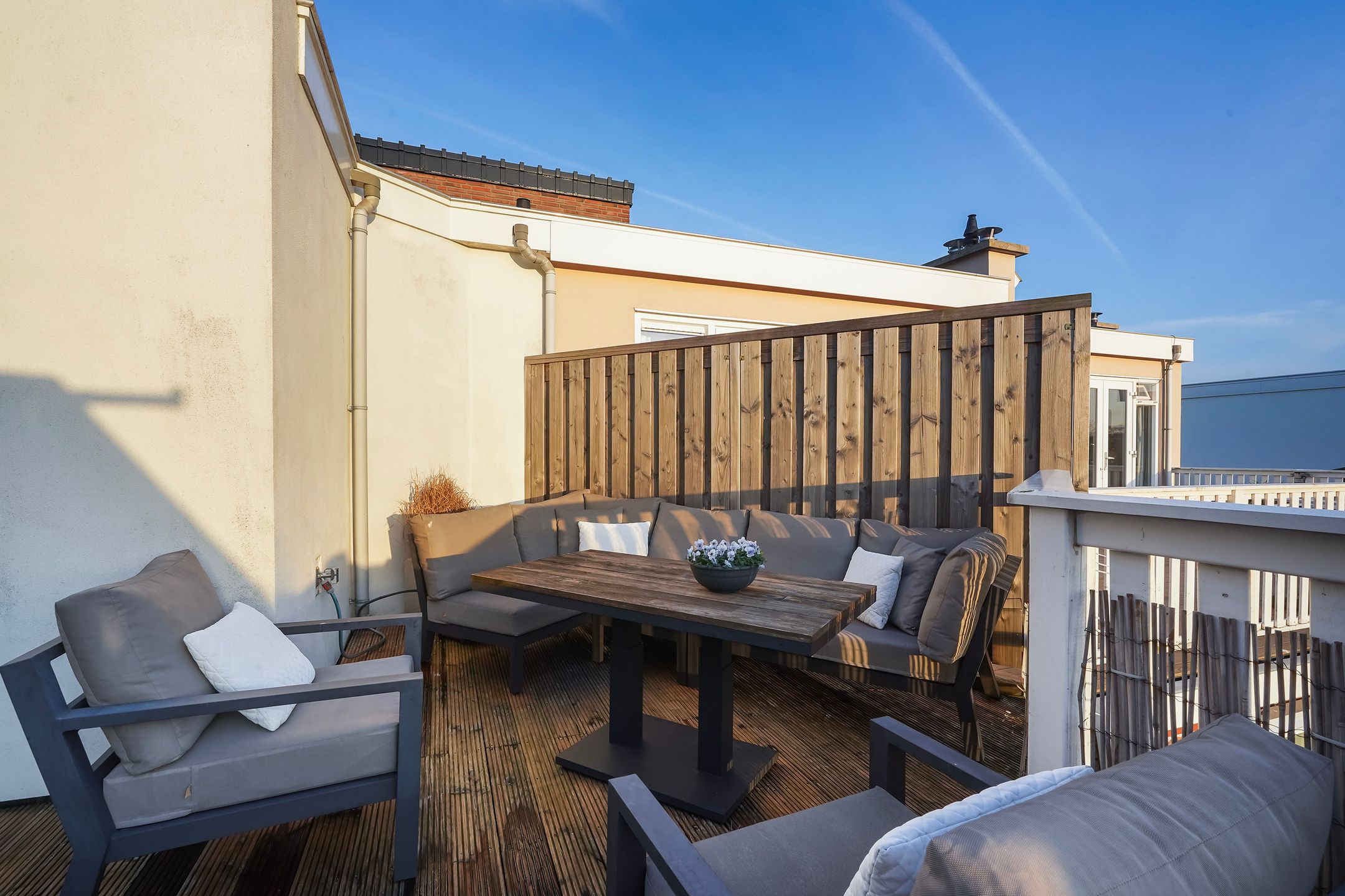 Spacious Corner Double-Top Apartment in Vruchtenbuurt — 48