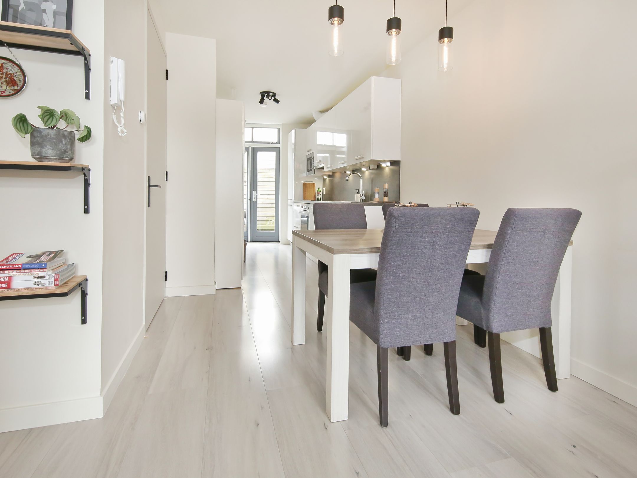 Move-in ready ground floor apartment with garden and church view in Haarlem center — 12