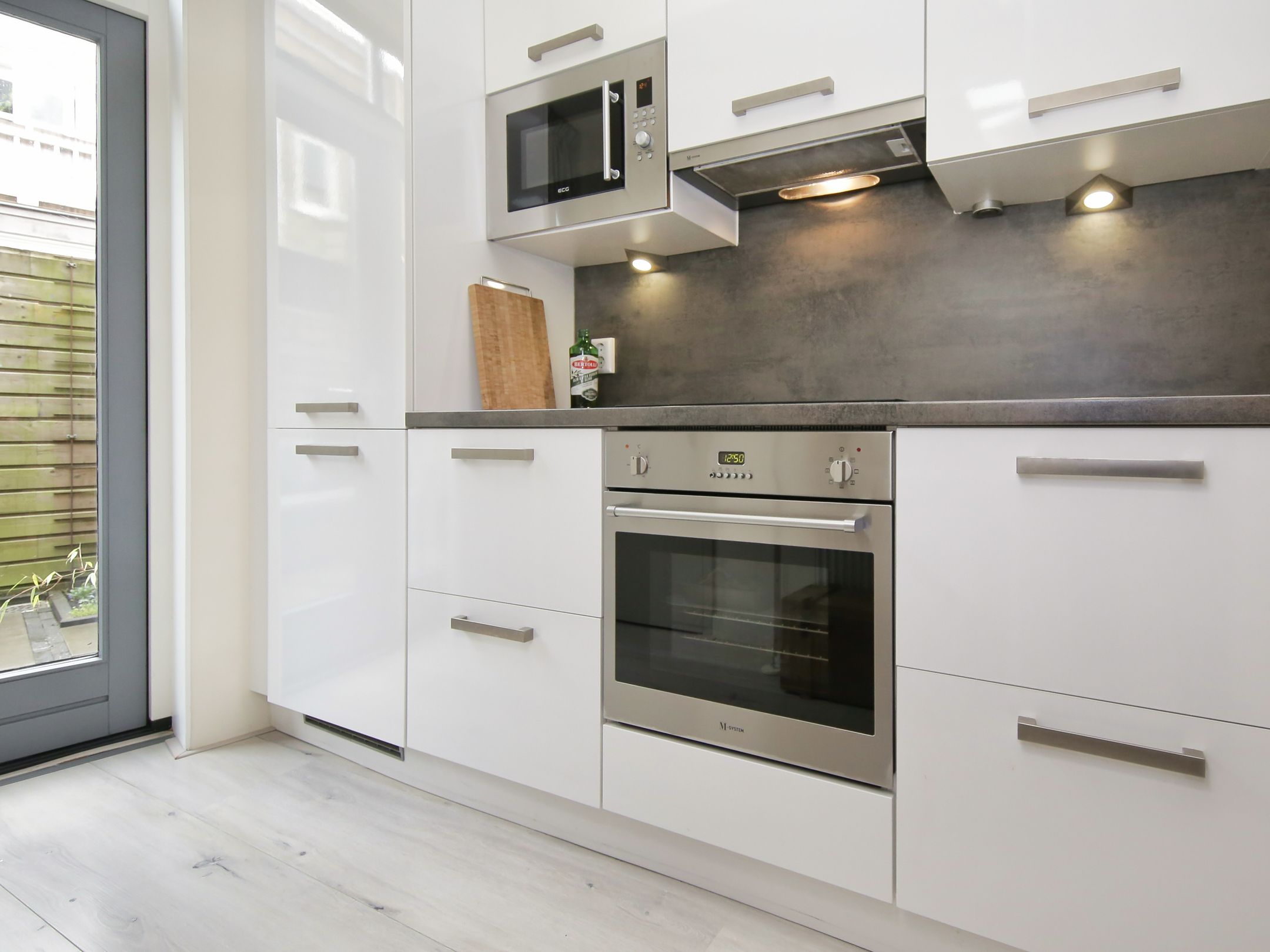 Move-in ready ground floor apartment with garden and church view in Haarlem center — 15
