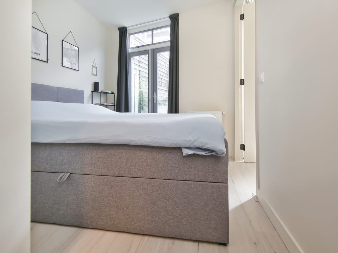 Move-in ready ground floor apartment with garden and church view in Haarlem center — 22
