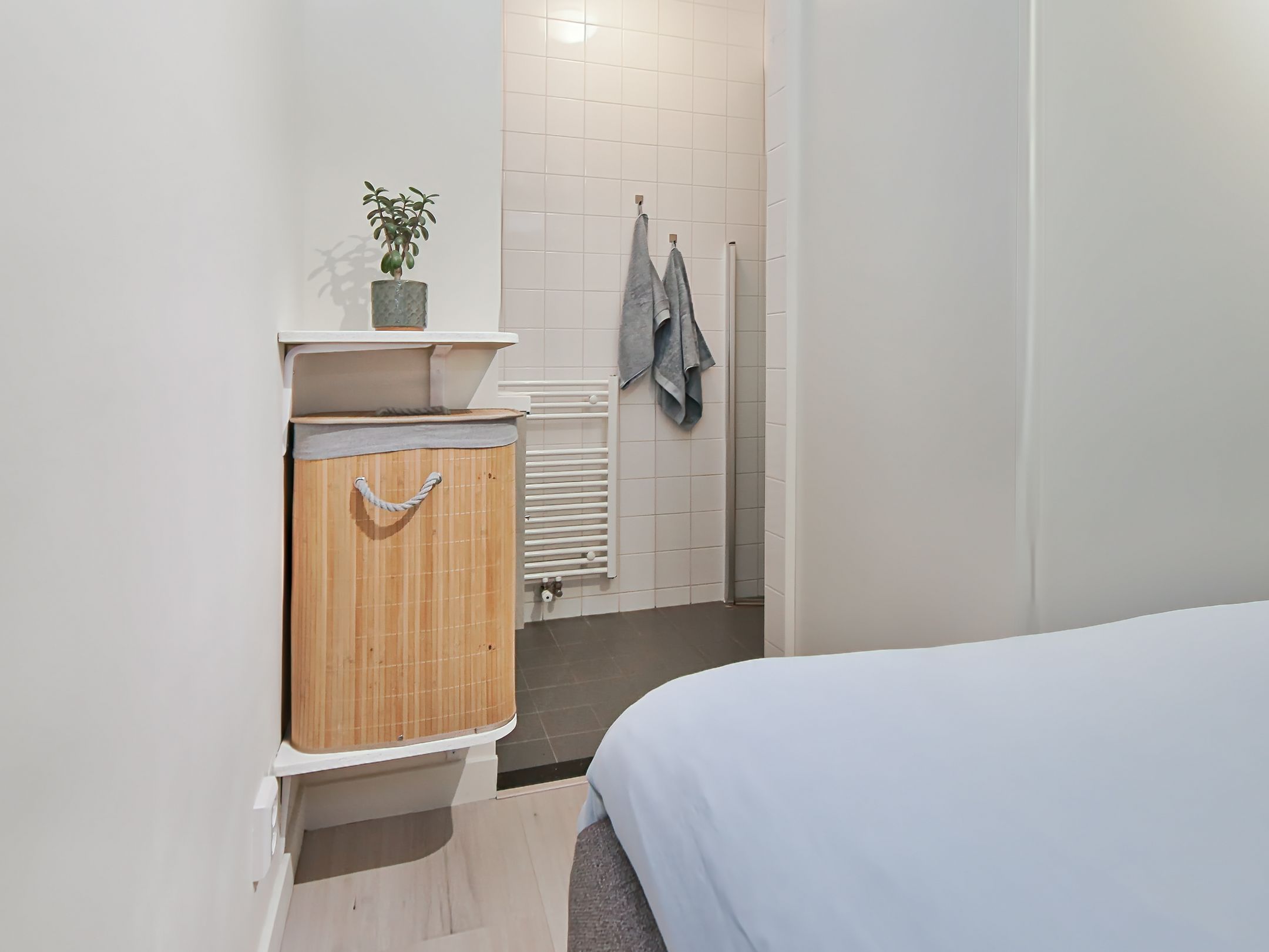 Move-in ready ground floor apartment with garden and church view in Haarlem center — 27