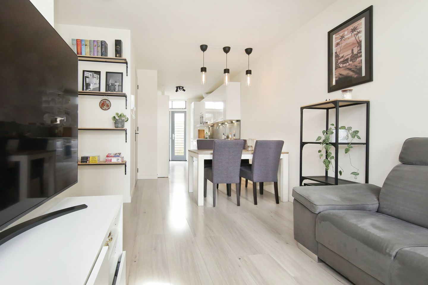 Move-in ready ground floor apartment with garden and church view in Haarlem center — 14