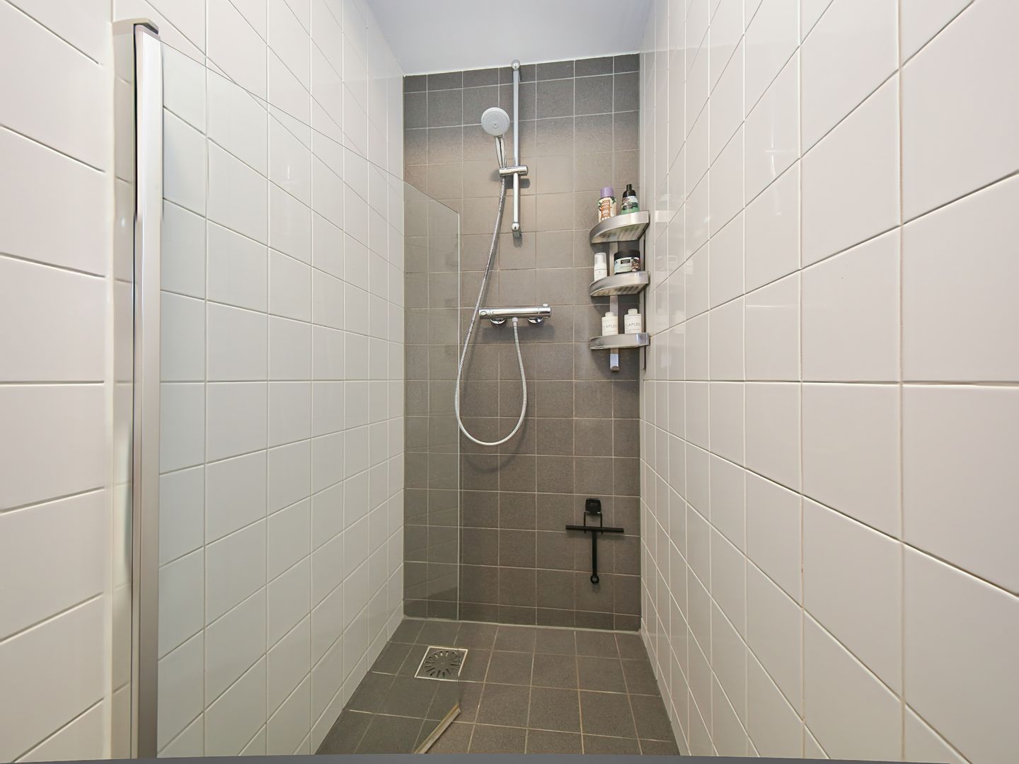 Move-in ready ground floor apartment with garden and church view in Haarlem center — 29