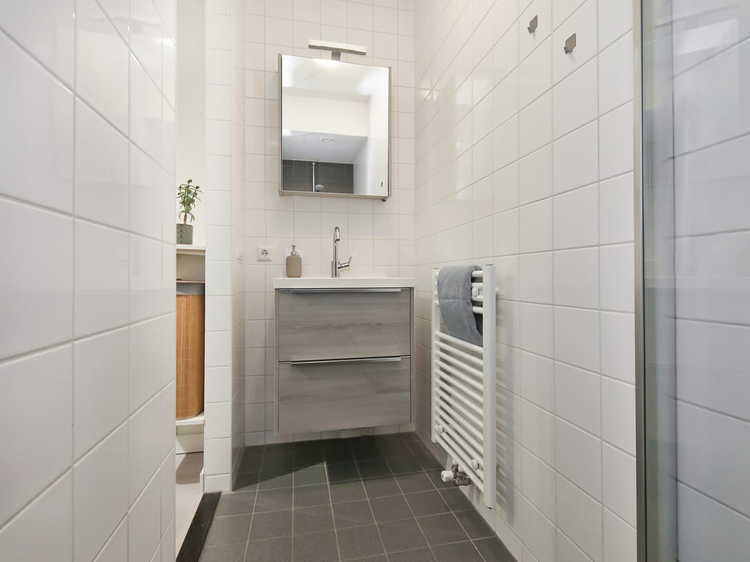 Move-in ready ground floor apartment with garden and church view in Haarlem center — 28
