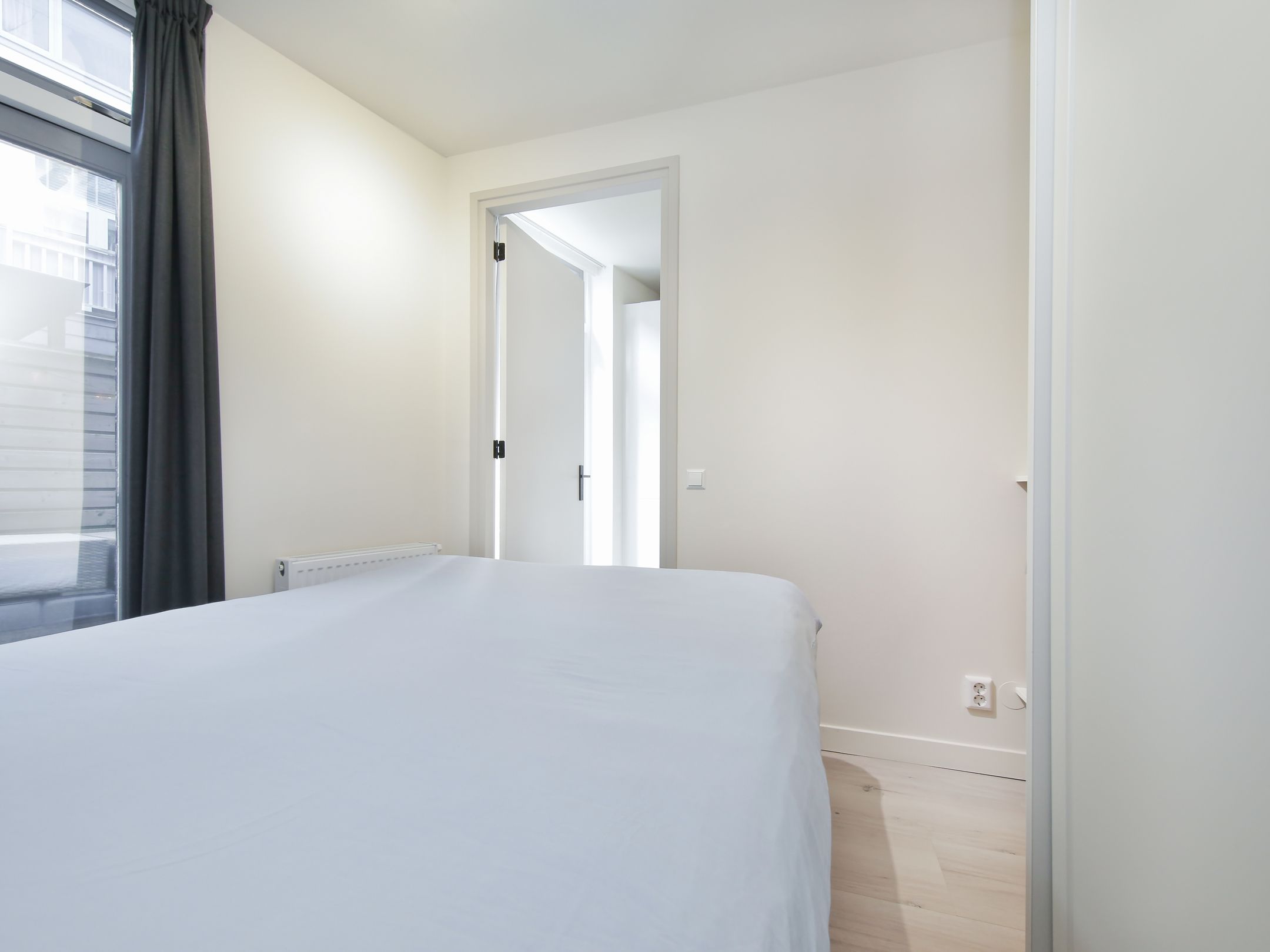 Move-in ready ground floor apartment with garden and church view in Haarlem center — 24