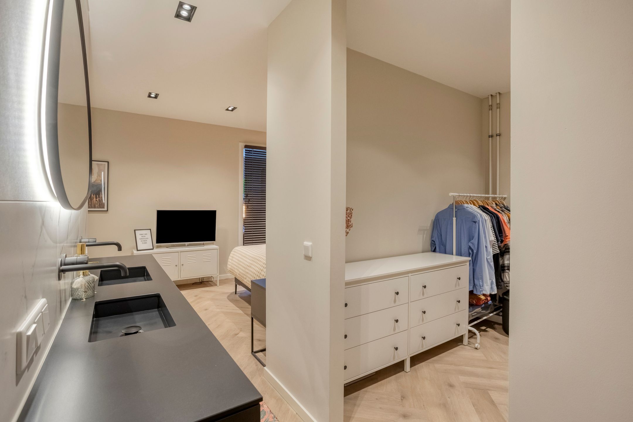 Photo 33 of Oosterweezenstraat 101-D