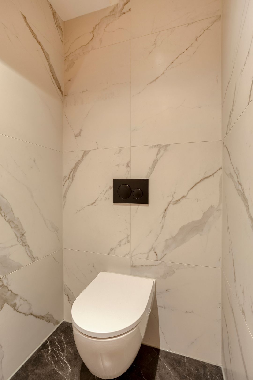 Photo 37 of Oosterweezenstraat 101-D